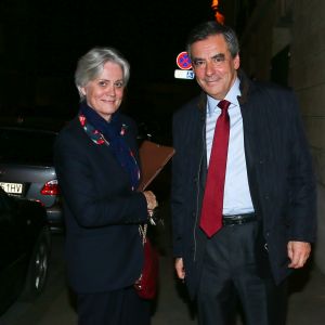 Exclusif - François Fillon et sa femme Penelope arrivent à leur domicile parisien après le grand débat de la primaire de la droite et du centre de l'entre-deux-tours. Paris, le 24 novembre 2016.
