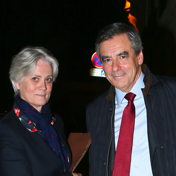 Exclusif - François Fillon et sa femme Penelope arrivent à leur domicile parisien après le grand débat de la primaire de la droite et du centre de l'entre-deux-tours. Paris, le 24 novembre 2016.