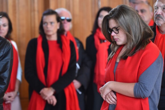 La princesse Stéphanie de Monaco et sa fille Camille Gottlieb participent au déploiement des "Courtepointes" en mémoire des victimes du SIDA, au Musée Océanographique de Monaco, le 28 novembre 2016. L'opération "Courtepointes" (sixième édition), est un travail artistique sur toile, individuel et collectif qui rend hommage aux personnes disparues du Sida. Cette démarche de mémoire a été initiée en 1987 par la fondation "Names Project Aids Memorial Quilt" afin d'illustrer les ravages provoqués par cette maladie. Chaque courtepointe comprend huit toiles cousues entre elles, sur une surface de 4m x 4m ; elles portent toutes le nom d'une personne disparue et ont toutes été réalisées par des personnes de FAM, la plupart d'entre elles vivant avec le VIH. © Bruno Bébert / Bestimage  President of Fight Aids Monaco and U.N. Aids Ambassador, Princess Stephanie of Monaco and her daughter, Camille Gottlieb, attend 'The Courtpointes' event at Oceanographic Museum in Monaco, on November 28, 2016. This is to commemorate the lifes of persons lost to AIDS. This action was initiated since 1987 by 'Names Project Aids Memorial Quilt' foundation. The AIDS Memorial Quilt measures approximately twelve feet square, and a typical block consists of eight individual three foot by six foot panels sewn together.28/11/2016 - 
