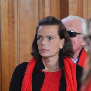 La princesse Stéphanie de Monaco et sa fille Camille Gottlieb participent au déploiement des "Courtepointes" en mémoire des victimes du SIDA, au Musée Océanographique de Monaco, le 28 novembre 2016. L'opération "Courtepointes" (sixième édition), est un travail artistique sur toile, individuel et collectif qui rend hommage aux personnes disparues du Sida. Cette démarche de mémoire a été initiée en 1987 par la fondation "Names Project Aids Memorial Quilt" afin d'illustrer les ravages provoqués par cette maladie. Chaque courtepointe comprend huit toiles cousues entre elles, sur une surface de 4m x 4m ; elles portent toutes le nom d'une personne disparue et ont toutes été réalisées par des personnes de FAM, la plupart d'entre elles vivant avec le VIH. © Bruno Bébert / Bestimage  President of Fight Aids Monaco and U.N. Aids Ambassador, Princess Stephanie of Monaco and her daughter, Camille Gottlieb, attend 'The Courtpointes' event at Oceanographic Museum in Monaco, on November 28, 2016. This is to commemorate the lifes of persons lost to AIDS. This action was initiated since 1987 by 'Names Project Aids Memorial Quilt' foundation. The AIDS Memorial Quilt measures approximately twelve feet square, and a typical block consists of eight individual three foot by six foot panels sewn together.28/11/2016 - 