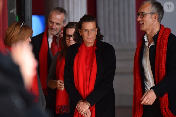 La princesse Stéphanie de Monaco et sa fille Camille Gottlieb participent au déploiement des "Courtepointes" en mémoire des victimes du SIDA, au Musée Océanographique de Monaco, le 28 novembre 2016. L'opération "Courtepointes" (sixième édition), est un travail artistique sur toile, individuel et collectif qui rend hommage aux personnes disparues du Sida. Cette démarche de mémoire a été initiée en 1987 par la fondation "Names Project Aids Memorial Quilt" afin d'illustrer les ravages provoqués par cette maladie. Chaque courtepointe comprend huit toiles cousues entre elles, sur une surface de 4m x 4m ; elles portent toutes le nom d'une personne disparue et ont toutes été réalisées par des personnes de FAM, la plupart d'entre elles vivant avec le VIH. © Bruno Bébert / Bestimage  President of Fight Aids Monaco and U.N. Aids Ambassador, Princess Stephanie of Monaco and her daughter, Camille Gottlieb, attend 'The Courtpointes' event at Oceanographic Museum in Monaco, on November 28, 2016. This is to commemorate the lifes of persons lost to AIDS. This action was initiated since 1987 by 'Names Project Aids Memorial Quilt' foundation. The AIDS Memorial Quilt measures approximately twelve feet square, and a typical block consists of eight individual three foot by six foot panels sewn together.28/11/2016 - 