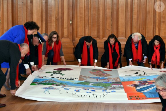 La princesse Stéphanie de Monaco et sa fille Camille Gottlieb participent au déploiement des "Courtepointes" en mémoire des victimes du SIDA, au Musée Océanographique de Monaco, le 28 novembre 2016. © Bruno Bébert / Bestimage