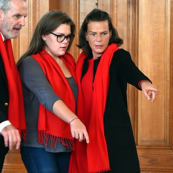 La princesse Stéphanie de Monaco et sa fille Camille Gottlieb participent au déploiement des "Courtepointes" en mémoire des victimes du SIDA, au Musée Océanographique de Monaco, le 28 novembre 2016. L'opération "Courtepointes" (sixième édition), est un travail artistique sur toile, individuel et collectif qui rend hommage aux personnes disparues du Sida. Cette démarche de mémoire a été initiée en 1987 par la fondation "Names Project Aids Memorial Quilt" afin d'illustrer les ravages provoqués par cette maladie. Chaque courtepointe comprend huit toiles cousues entre elles, sur une surface de 4m x 4m ; elles portent toutes le nom d'une personne disparue et ont toutes été réalisées par des personnes de FAM, la plupart d'entre elles vivant avec le VIH. © Bruno Bébert / Bestimage  President of Fight Aids Monaco and U.N. Aids Ambassador, Princess Stephanie of Monaco and her daughter, Camille Gottlieb, attend 'The Courtpointes' event at Oceanographic Museum in Monaco, on November 28, 2016. This is to commemorate the lifes of persons lost to AIDS. This action was initiated since 1987 by 'Names Project Aids Memorial Quilt' foundation. The AIDS Memorial Quilt measures approximately twelve feet square, and a typical block consists of eight individual three foot by six foot panels sewn together.28/11/2016 - 