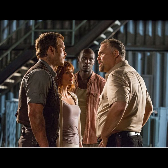 Bryce Dallas Howard, Chris Pratt, Omar Sy, Vincent D'Onofrio dans Jurassic World