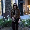Emily Ratajkowski fait du shopping dans les rues de Beverly Hills, le 22 novembre 2016