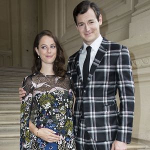 Kaya Scodelario (enceinte) et son mari Benjamin Walker - People au défilé de mode Valentino Hommes printemps-été 2017 à l'Hôtel Salomon de Rothschild à Paris, le 22 juin 2016.