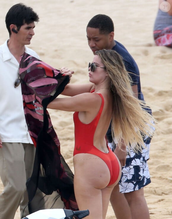 Exclusif - Khloe Kardashian en présence de son supposé nouveau compagnon star de la NBA Tristan Thompson font du jet ski à Cabo San Lucas le 3 septembre 2016