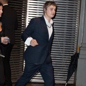 Pete Doherty - Arrivée des people au défilé Saint Laurent collection prêt-à-porter Printemps/Eté 2016 lors de la fashion week à Paris, le 5 octobre 2015.