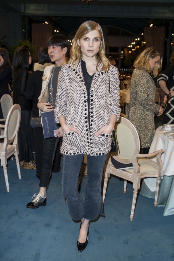 Clémence Poésy au défilé Chanel Métiers d'Art 2016/2017 à l'hôtel Ritz à Paris le 6 décembre 2016. © Olivier Borde / Bestimage  'Chanel Collection des Metiers d'Art 2016/17 : Paris Cosmopolite' show on December 6, 2016 in Paris, France, Hotel Ritz06/12/2016 - Paris