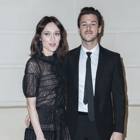 Gaspard Ulliel et sa compagne Gaëlle Pietri - Photocall lors du deuxième défilé Chanel "Métiers d'Art" au Ritz à Paris, France, le 6 décembre 2016. Cette collection destinée à mettre en valeur le précieux savoir-faire des ateliers Chanel (bottier, plisseur, plumassier, brodeur, ...) donne lieu depuis 2002 à un défilé au mois de décembre. Karl Lagarfeld choisit chaque année un lieu lié à l'histoire de mademoiselle Chanel. Gabrielle Chanel (Coco) a loué à partir de 1937 une suite au troisième étage du Ritz. © Olivier Borde/Bestimage