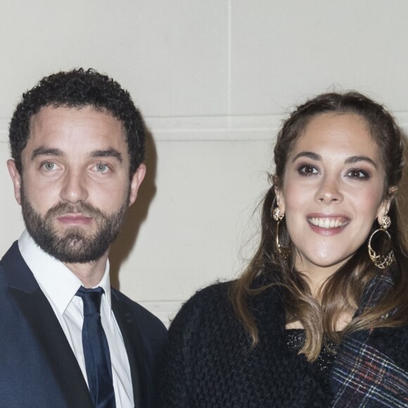 Guillaume Gouix et sa compagne Alysson Paradis - Photocall lors du deuxième défilé Chanel "Métiers d'Art" au Ritz à Paris, France, le 6 décembre 2016. Cette collection destinée à mettre en valeur le précieux savoir-faire des ateliers Chanel (bottier, plisseur, plumassier, brodeur, ...) donne lieu depuis 2002 à un défilé au mois de décembre. Karl Lagarfeld choisit chaque année un lieu lié à l'histoire de mademoiselle Chanel. Gabrielle Chanel (Coco) a loué à partir de 1937 une suite au troisième étage du Ritz. © Olivier Borde/Bestimage