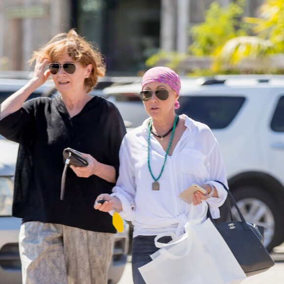 Exclusif - Shannen Doherty et sa mère Rosa sont allées faire du shopping à Malibu, le 26 juillet 2016.