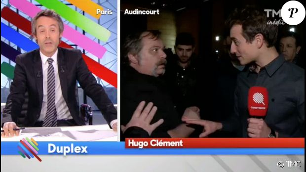 Hugo Clément bousculé lors d&#039;un duplex organisé par l&#039;émission &quot;Quotidien&quot;. TMC, le 7 décembre 2016.