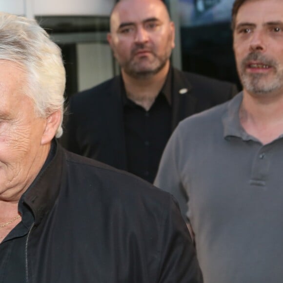 Michel Sardou - Exclusif - Première émission "Touche pas à mon poste" de la rentrée / Happening "Ice Bucket Challenge" au Siège de la chaine D8 à Boulogne Billancourt le 1er septembre 2014