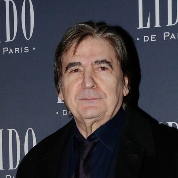 Serge Lama à la présentation du nouveau spectacle du Lido "Paris Merveilles" à Paris, le 8 avril 2015.