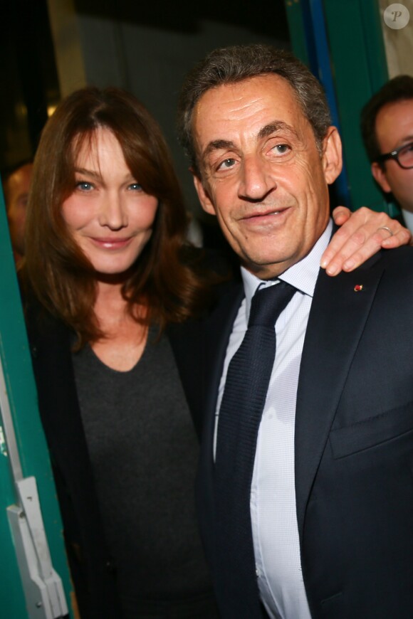 Carla Bruni-Sarkozy et son mari Nicolas Sarkozy assiste au meeting de Saint-Maur-des-Fossés le 14 novembre 2016.