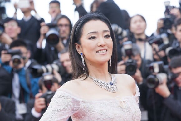 Gong Li (bijoux Piaget) - Montée des marches du film "Café Society" pour l'ouverture du 69e Festival International du Film de Cannes. Le 11 mai 2016. © Borde-Jacovides-Moreau/Bestimage