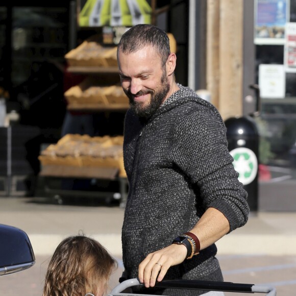 Exclusif - Brian Austin Green fait du shopping avec son fils Noah à Los Angeles, le 4 décembre 2016