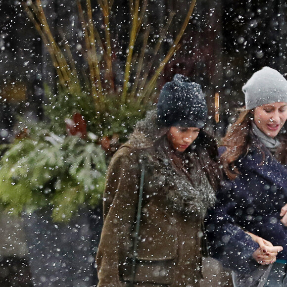 Meghan Markle fait du shopping sous la neige avec une amie à Toronto le 11 décembre 2016