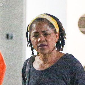 Doria Ragland, la mère de Meghan Markle, la nouvelle compagne du prince Harry, fait ses courses pour Thanksgiving à Los Angeles, le 23 novembre 2016.