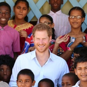 Le prince Harry visite le centre "Joshua House Children" en Guyane dans le cadre de son voyage aux Caraïbes à Georgetown le 4 décembre 2016