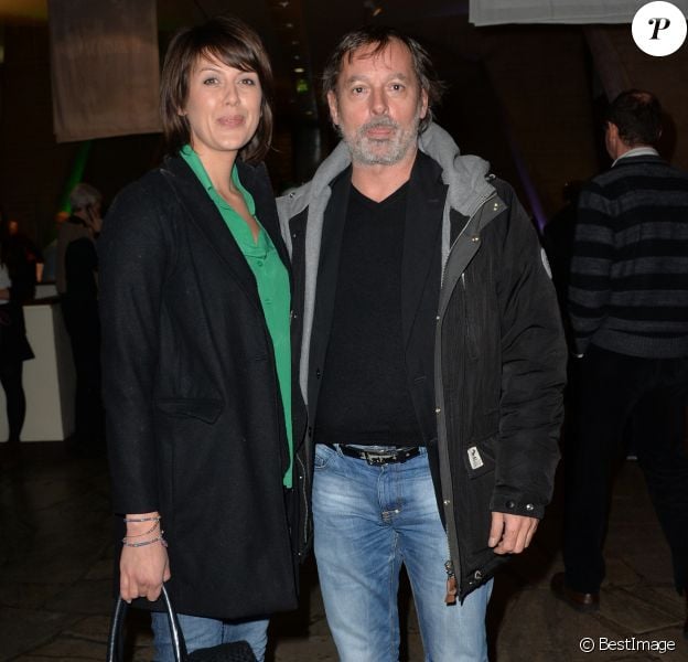 Christophe Alévêque et sa femme Serena Reinaldi - Début de la tournée des "Pères Noël verts" 2014 à l'occasion des 70 ans du Secours populaire au Palais de l'Unesco à Paris le 8 décembre 2014.