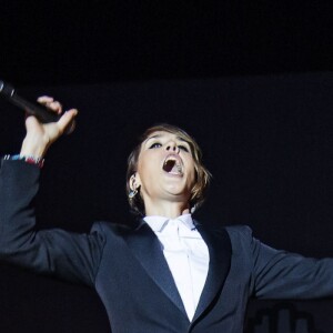 La chanteuse Zaz en concert au Max-Schmeling-Halle à Berlin, le 13 décembre 2016.
