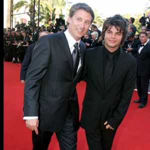 Antoine de Caunes et son fils Louis à Cannes en 2006.