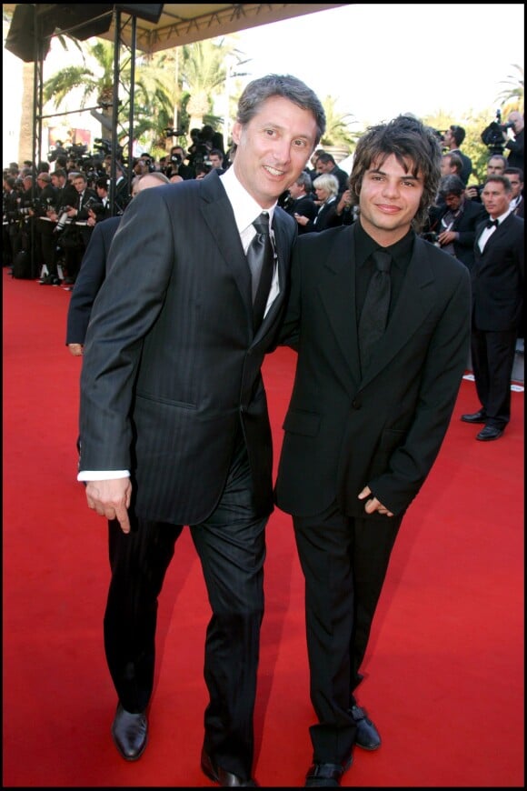 Antoine de Caunes et son fils Louis à Cannes en 2006.