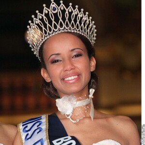 Sonia Rolland élue Miss France 2000 en décembre 1999.