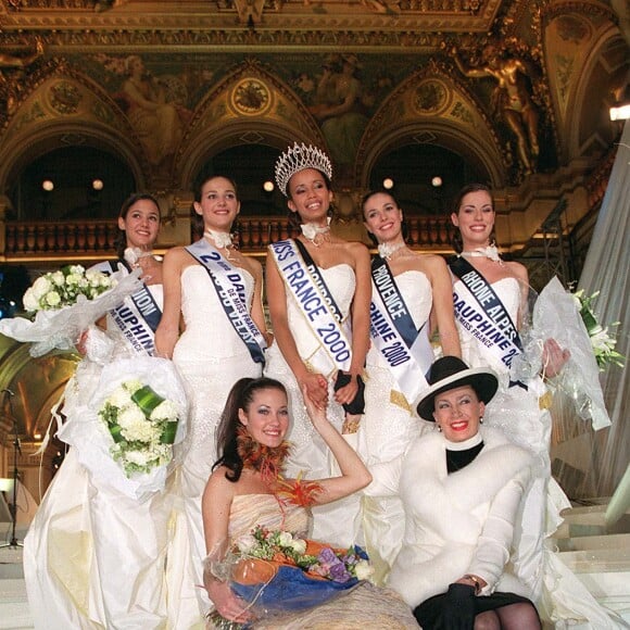 Sonia Rolland, entourée de Mareva Galanter et Geneviève de Fontenay, élue Miss France 2000 en décembre 1999.