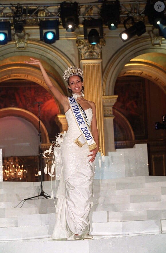 Sonia Rolland élue Miss France 2000 en décembre 1999.