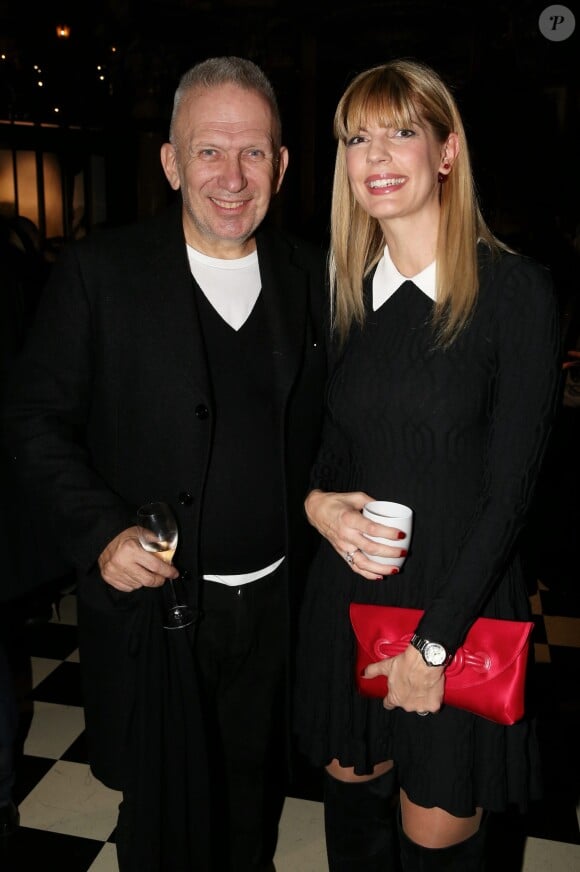Jean-Paul Gaultier et Tina Grigoriou lors de la réception organisée en l'honneur de l'entrée de Nikos Aliagas au musée Grévin. Paris, le 7 décembre 2016.