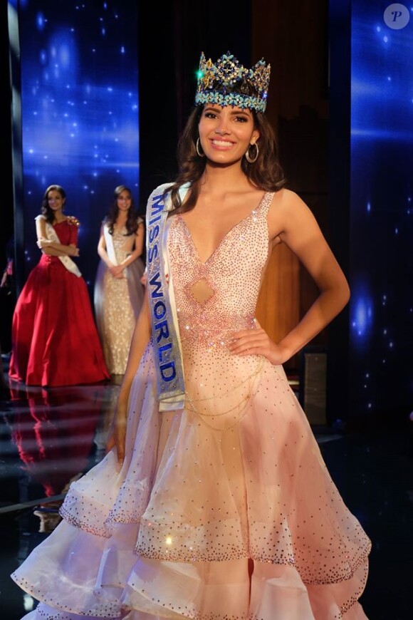 Stephanie Del Valle, Miss Mundo de Porto Rico 2016, est élue Miss Monde 2016. Washington, le 18 décembre 2016.