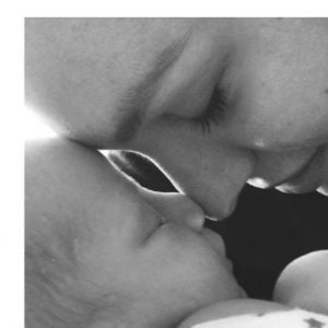 Photo de Candice Swanepoel et son fils Anacã. Novembre 2016.