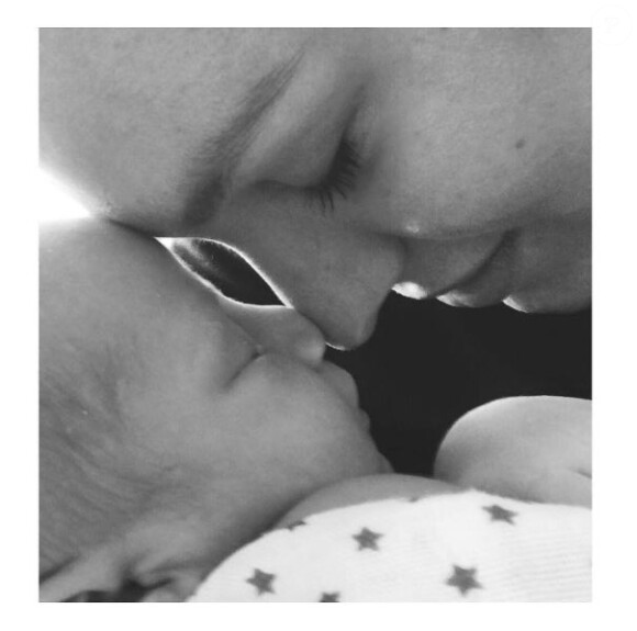 Photo de Candice Swanepoel et son fils Anacã. Novembre 2016.