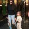 Kourtney Kardashian fait du shopping chez Gucci avec sa fille Penelope Disick et rejoint ensuite Scott Disick pour déjeuner à Beverly Hills, le 13 décembre 2016