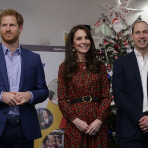 Le prince Harry, Catherine Kate Middleton, duchesse de Cambridge et le prince William, duc de Cambridge, à la réception de Noël de l'établissement "The Mix" à Londres le 19 décembre 2016.