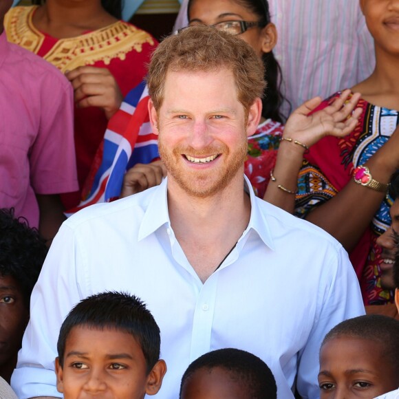 Le prince Harry visite le centre "Joshua House Children" en Guyane dans le cadre de son voyage aux Caraïbes à Georgetown le 4 décembre 2016