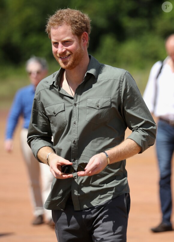 Le prince Harry en Guyane dans le cadre de son voyage aux Caraïbes visite le village de Surama le 3 décembre 2016