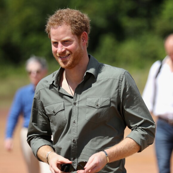 Le prince Harry en Guyane dans le cadre de son voyage aux Caraïbes visite le village de Surama le 3 décembre 2016