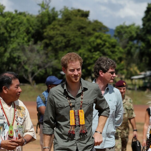 Le prince Harry en Guyane dans le cadre de son voyage aux Caraïbes visite le village de Surama le 3 décembre 2016
