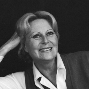 En France, à Paris, Michèle Morgan dans sa loge du Théatre du Palais-Royal le 14 novembre 1978.