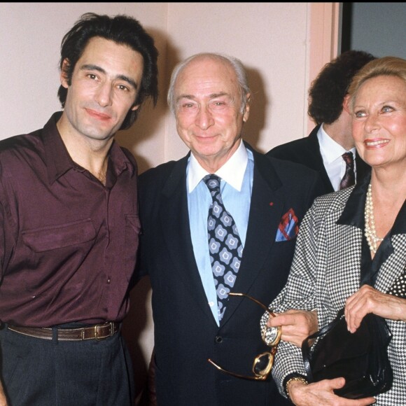GERARD LANVIN, GERARD OURY ET MICHELE MORGAN APRES LA GENERALE DE LA PIECE DE THEATRE "PIECES DETACHEES" EN 1989.