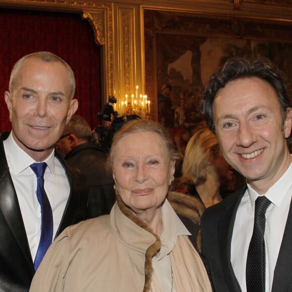 JEAN-CLAUDE JITROIS QUI A ETE FAIT OFFICIER DE LA LEGION D'HONNEUR ET MICHELE MORGAN ET STEPHANE BERN - CEREMONIE DE REMISE DE DECORATIONS AU PALAIS DE L'ELYSEE LE 14 MARS 2012.