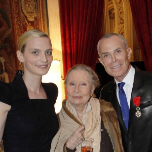 SARAH MARSHALL , MICHELE MORGAN ET JEAN-CLAUDE JITROIS (OFFICIER DE LA LEGION D'HONNEUR) - CEREMONIE DE REMISE DE DECORATIONS AU PALAIS DE L'ELYSEE LE 14 MARS 2012.