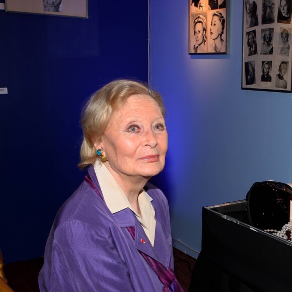 MICHELE MORGAN PUTEAUX, LE 29 FEVRIER 2012 EXPOSITION A L'HOTEL DE VILLE DE PUTEAUX EN L'HONNEUR DES 75 ANNEES DE CARRIERE DE MICHELE MORGAN ET DE SON 92EME ANNIVERSAIRE.