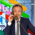 Yann Barthès sur le plateau du Quotidien en conversation téléphonique avec Vanessa Paradis pour sa première émission sur TMC - 12 septembre 2016