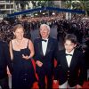 Daniel Toscan du Plantier et sa femme Sophie avec leurs fils à Cannes en 1994.