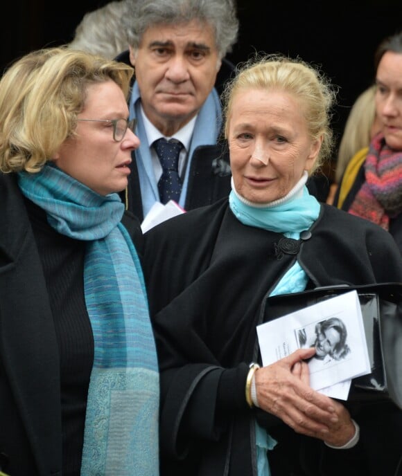 Exclusif - Brigitte Fossey, sa fille Marie Adam et son mari Yves Samama aux obsèques de Marcelle Feuillade (mère de Brigitte Fossey) en l'Eglise de Notre Dame de Boulogne Billancourt le 23 décembre 2016.
